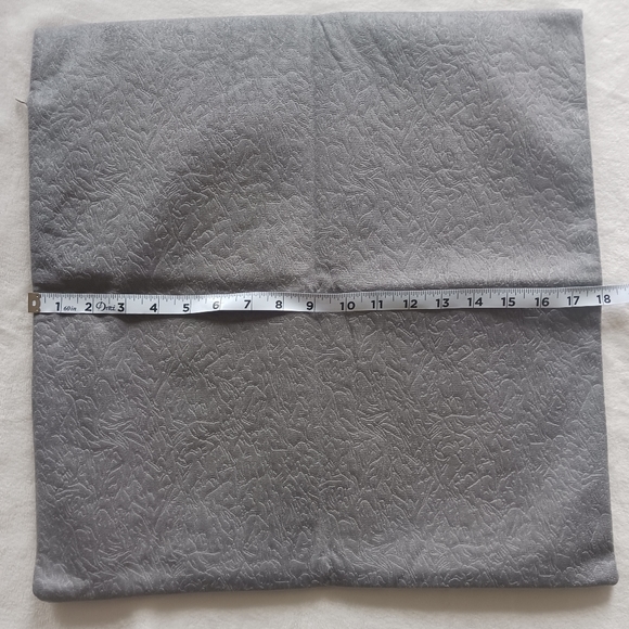 Home Accent Decorative Square Gray Throw Pillow Cushion Covers, NWOT Set of 2 - Picture 7 of 11